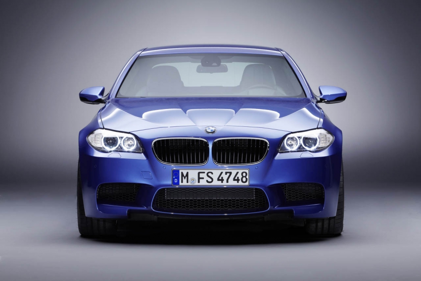 Авто обои BMW M5 F10 2012