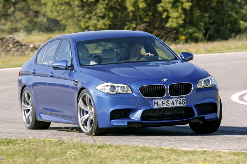 Авто обои BMW M5 F10 2012