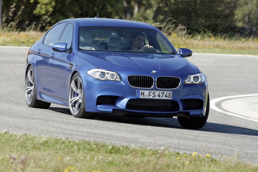 Авто обои BMW M5 F10 2012