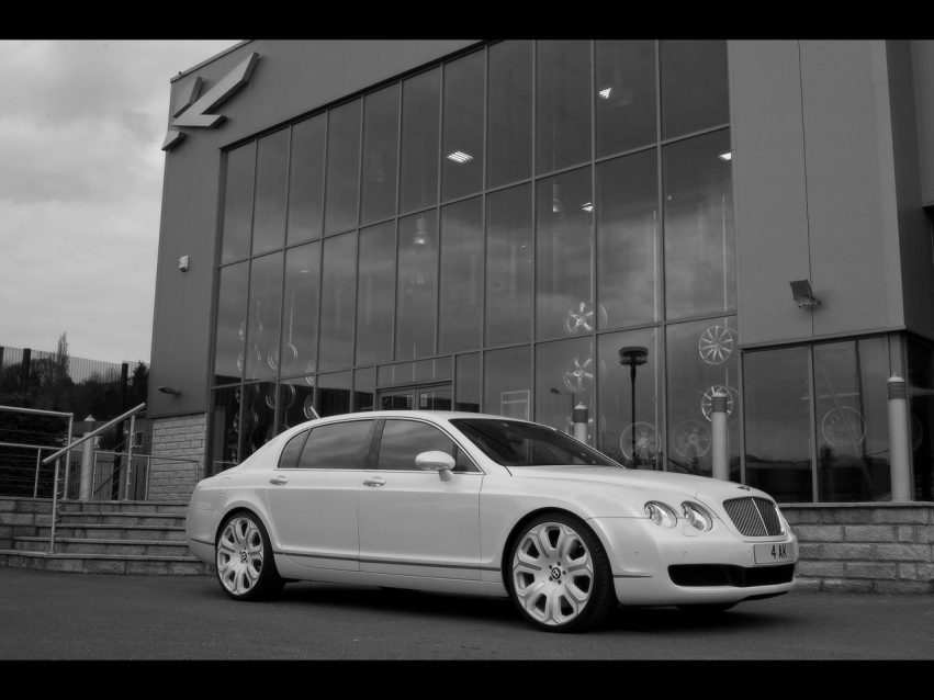 Авто обои Bentley Project Kahn Pearl White Flying Spur 2009