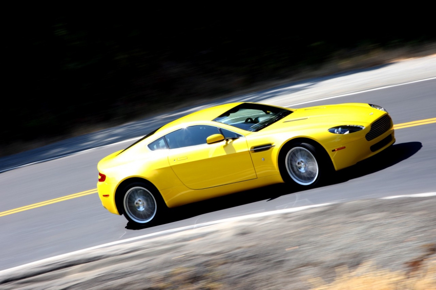 Авто обои Aston Martin Aston Martin V8 Vantage 2009