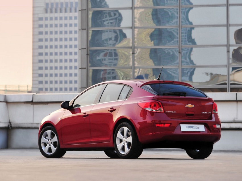 Авто обои Chevrolet Cruze Hatchback 2011