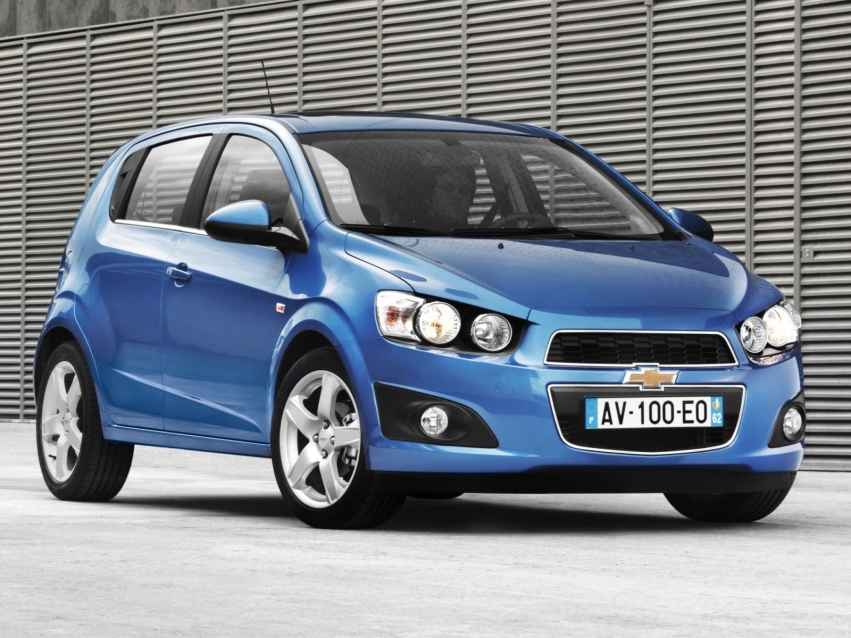 Авто обои Chevrolet Aveo Hatchback 2011