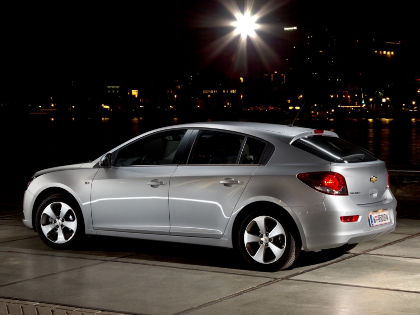 Авто обои Chevrolet Cruze Hatchback 2011