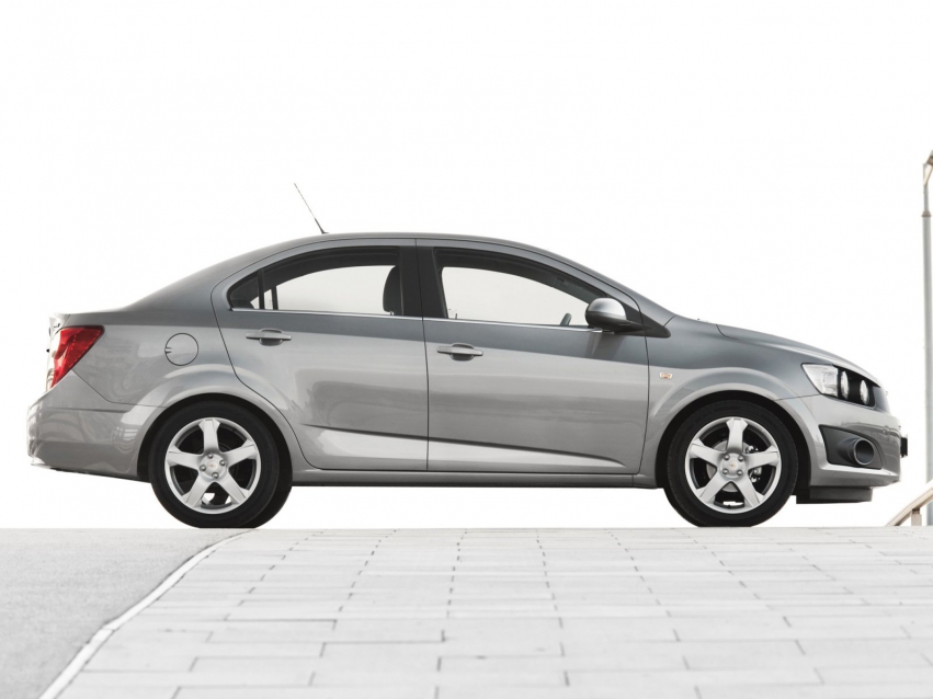 Авто обои Chevrolet Aveo Sedan 2011