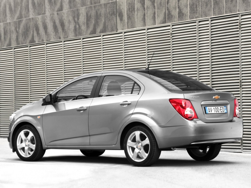 Авто обои Chevrolet Aveo Sedan 2011