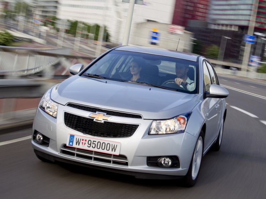 Авто обои Chevrolet Cruze Hatchback 2011