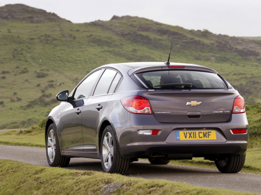 Авто обои Chevrolet Cruze Hatchback 2011