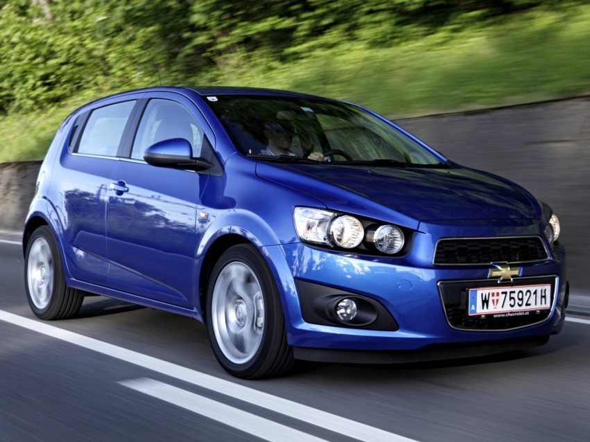 Авто обои Chevrolet Aveo Hatchback 2011