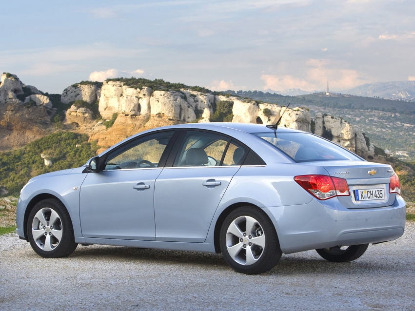 Авто обои Chevrolet Cruze Sedan 2010