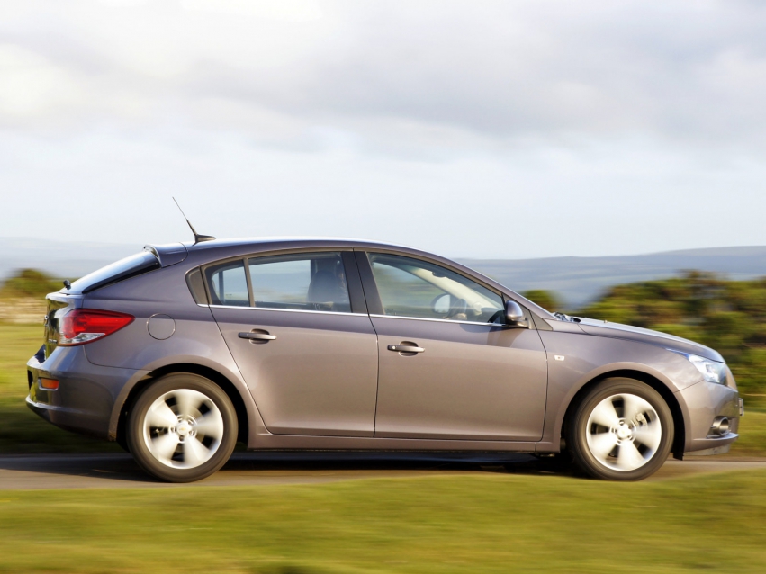 Авто обои Chevrolet Cruze Hatchback 2011