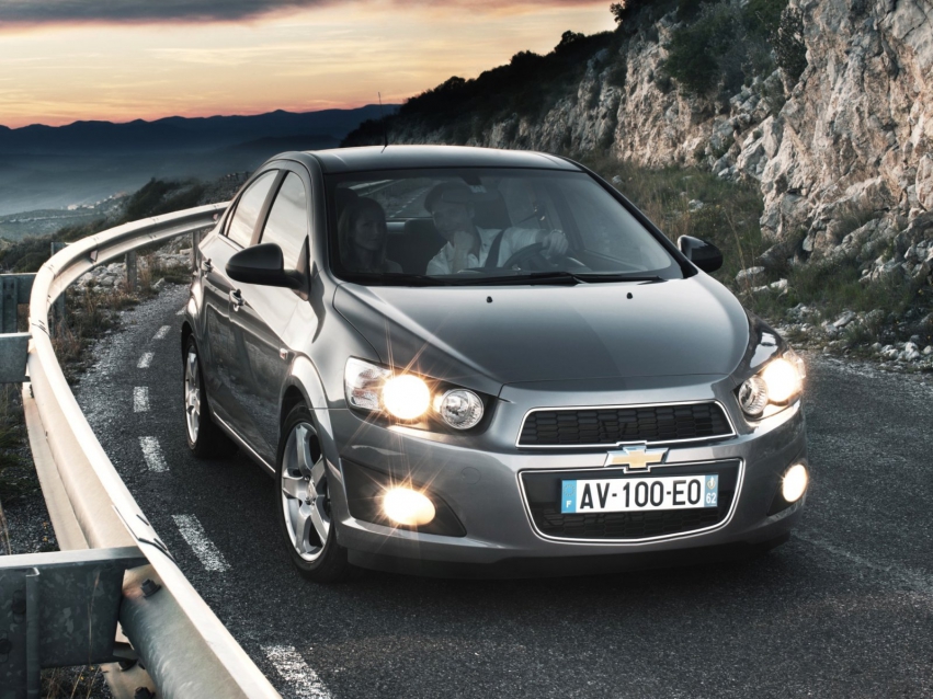 Авто обои Chevrolet Aveo Sedan 2011