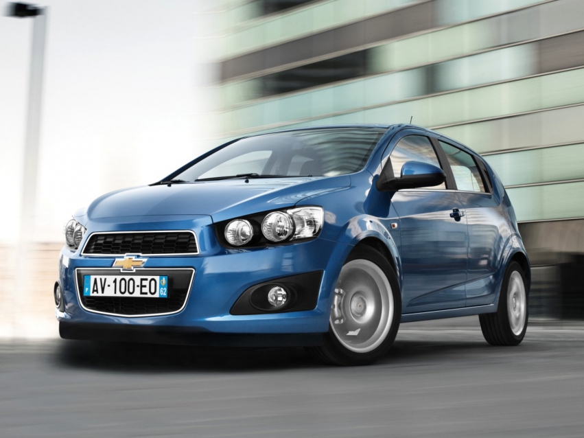 Авто обои Chevrolet Aveo Hatchback 2011