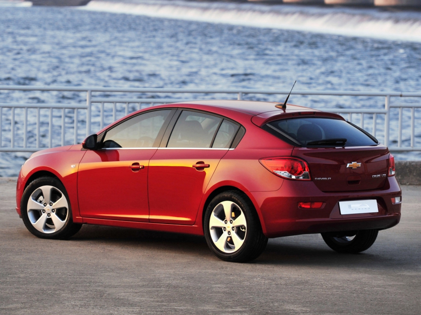 Авто обои Chevrolet Cruze Hatchback 2011