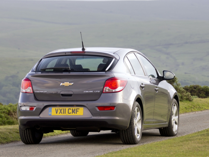 Авто обои Chevrolet Cruze Hatchback 2011