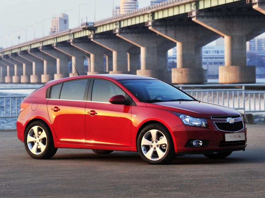 Авто обои Chevrolet Cruze Hatchback 2011