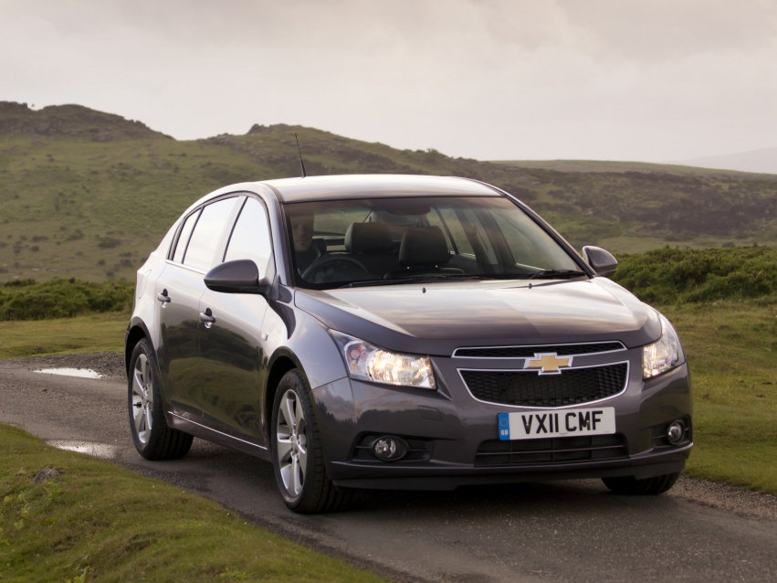 Авто обои Chevrolet Cruze Hatchback 2011