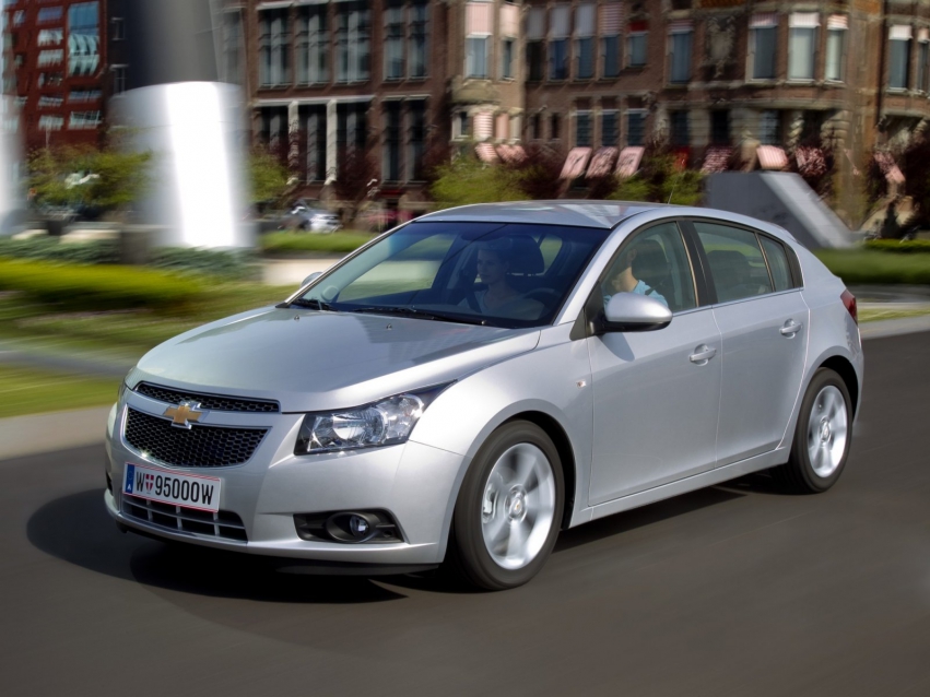 Авто обои Chevrolet Cruze Hatchback 2011