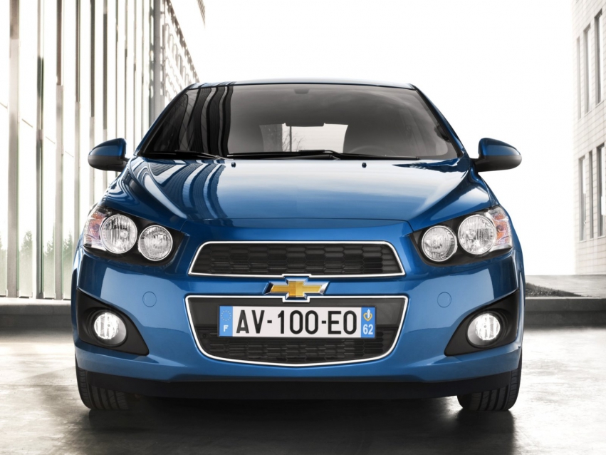 Авто обои Chevrolet Aveo Hatchback 2011