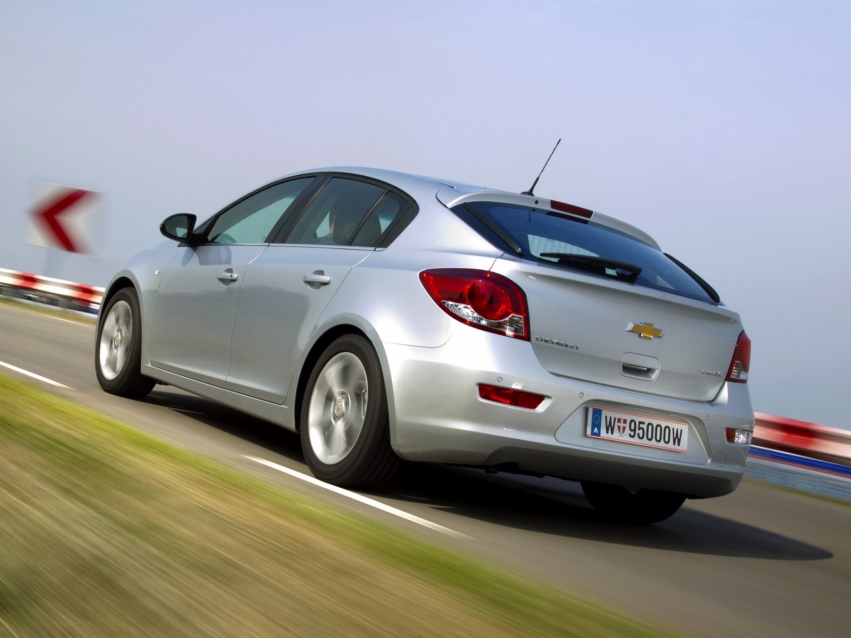 Авто обои Chevrolet Cruze Hatchback 2011