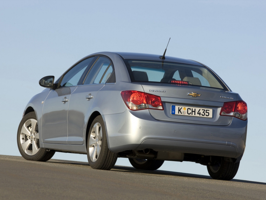 Авто обои Chevrolet Cruze Sedan 2010