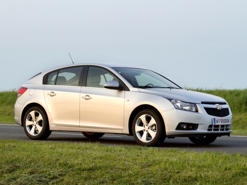 Авто обои Chevrolet Cruze Hatchback 2011