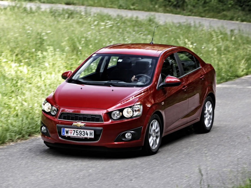 Авто обои Chevrolet Aveo Sedan 2011