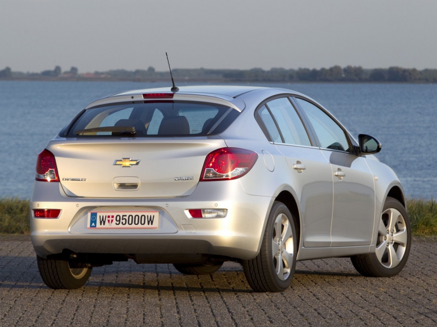 Авто обои Chevrolet Cruze Hatchback 2011