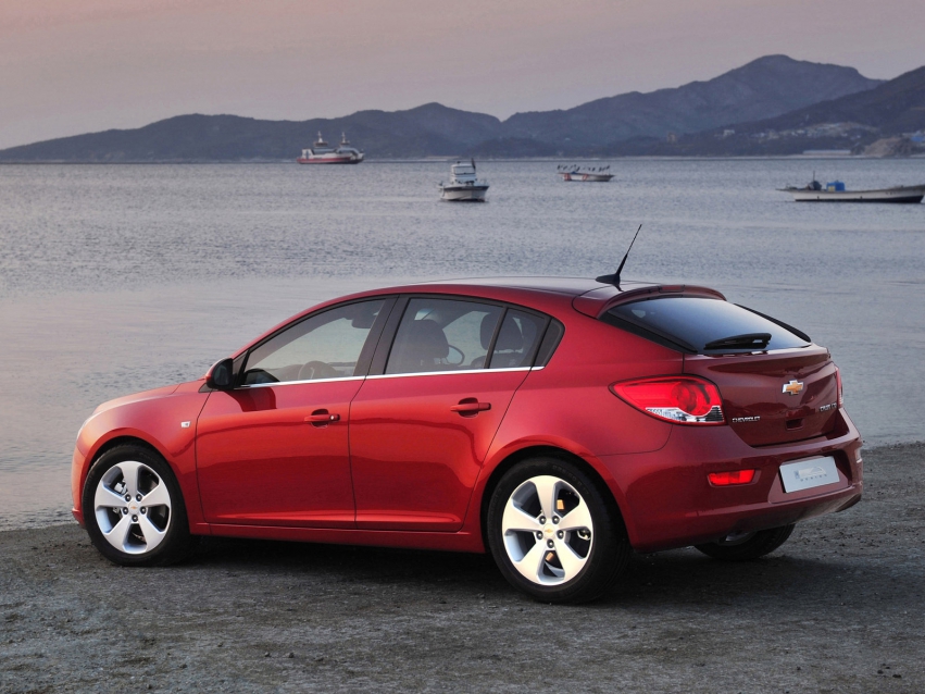 Авто обои Chevrolet Cruze Hatchback 2011