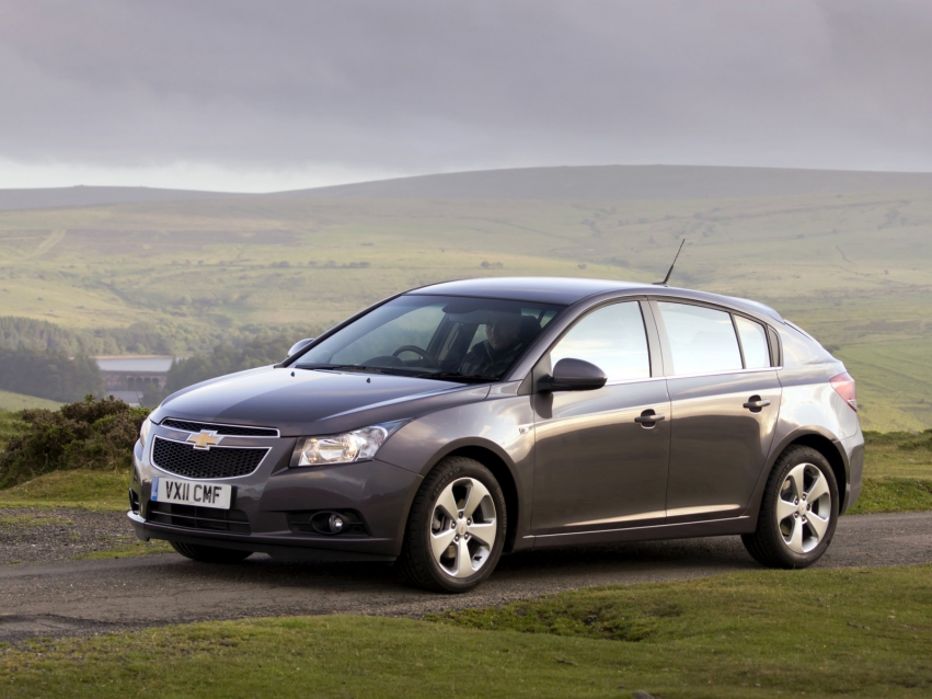 Авто обои Chevrolet Cruze Hatchback 2011