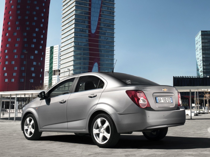 Авто обои Chevrolet Aveo Sedan 2011