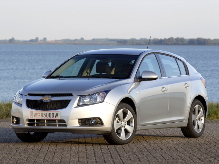 Авто обои Chevrolet Cruze Hatchback 2011