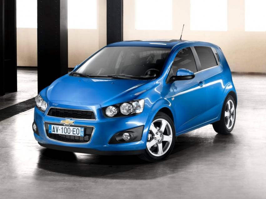 Авто обои Chevrolet Aveo Hatchback 2011