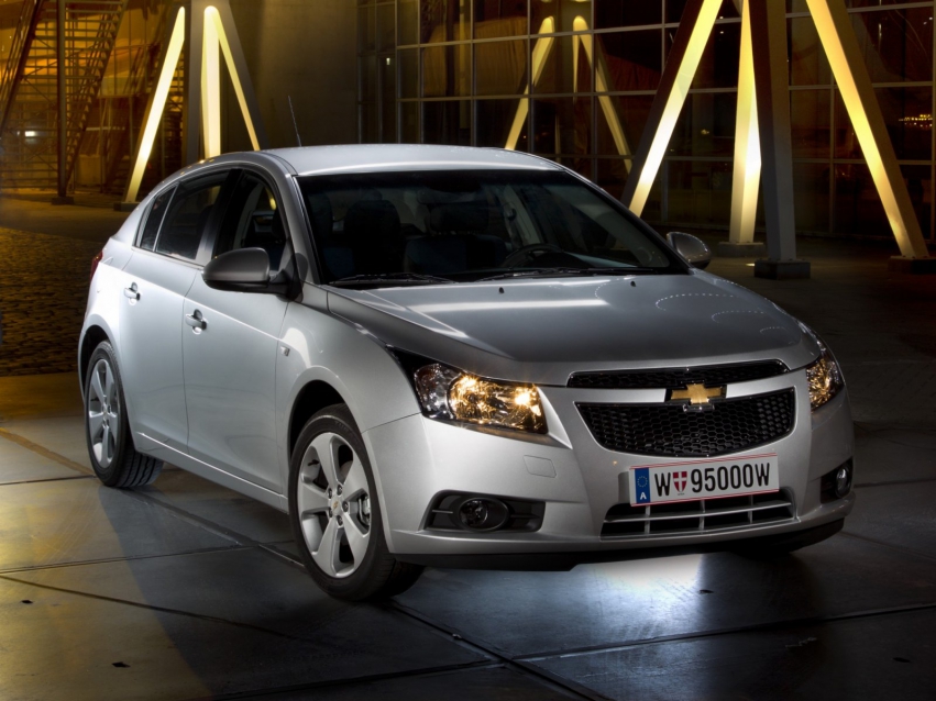 Авто обои Chevrolet Cruze Hatchback 2011