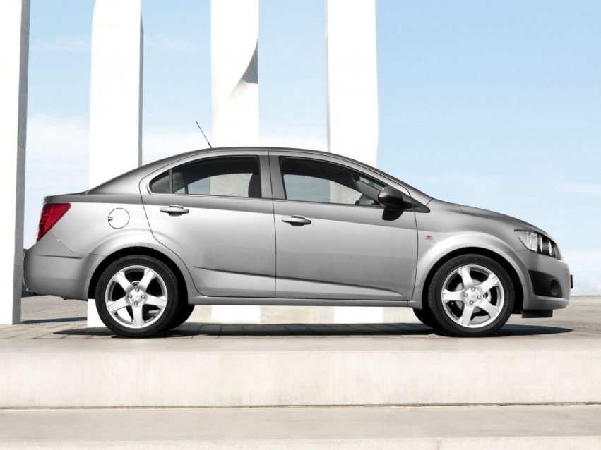 Авто обои Chevrolet Aveo Sedan 2011