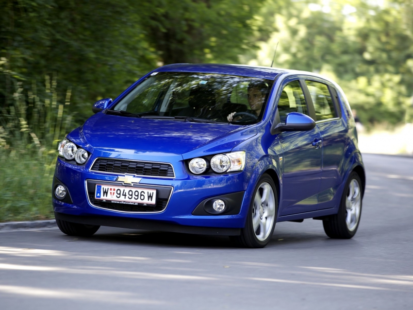 Авто обои Chevrolet Aveo Hatchback 2011