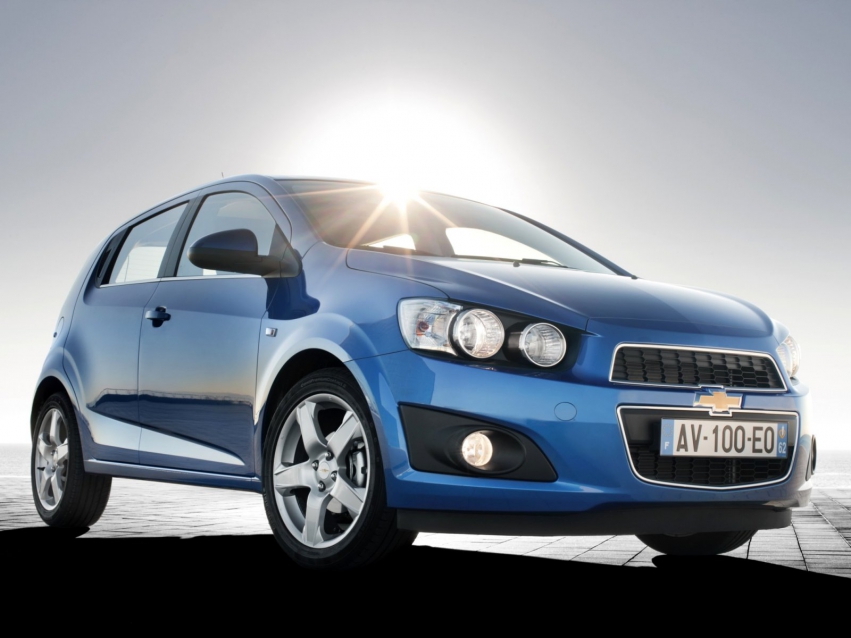 Авто обои Chevrolet Aveo Hatchback 2011