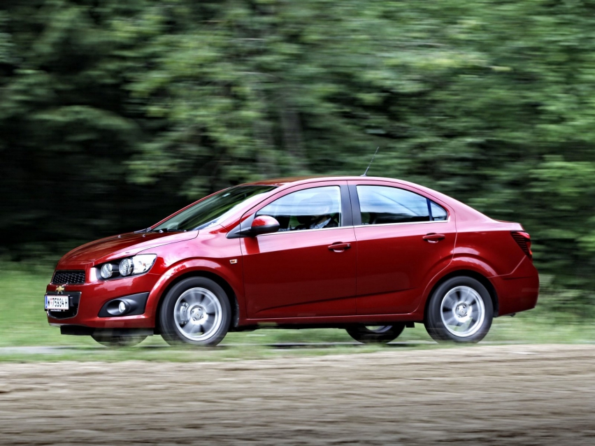 Авто обои Chevrolet Aveo Sedan 2011