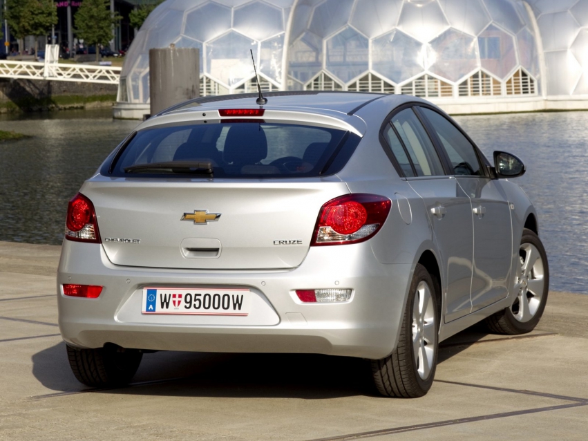 Авто обои Chevrolet Cruze Hatchback 2011