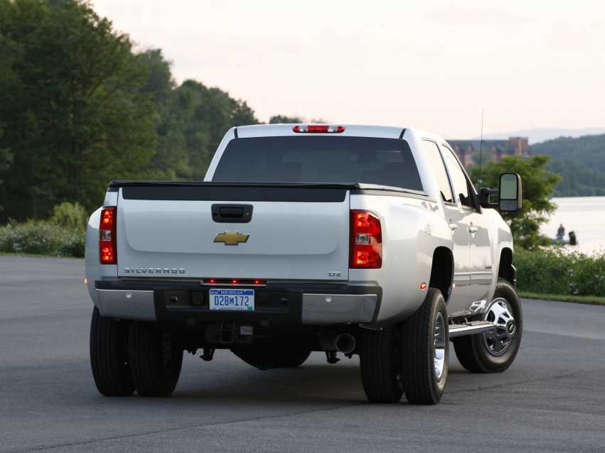 Авто обои Chevrolet Silverado Crew Cab Pickup 2010