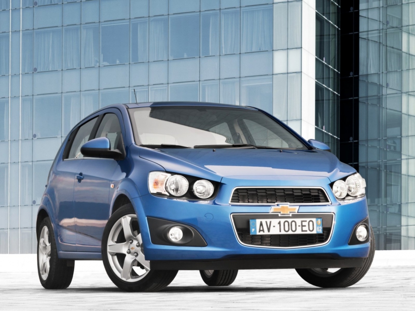 Авто обои Chevrolet Aveo Hatchback 2011