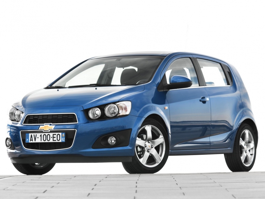 Авто обои Chevrolet Aveo Hatchback 2011