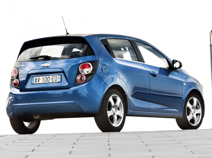 Авто обои Chevrolet Aveo Hatchback 2011