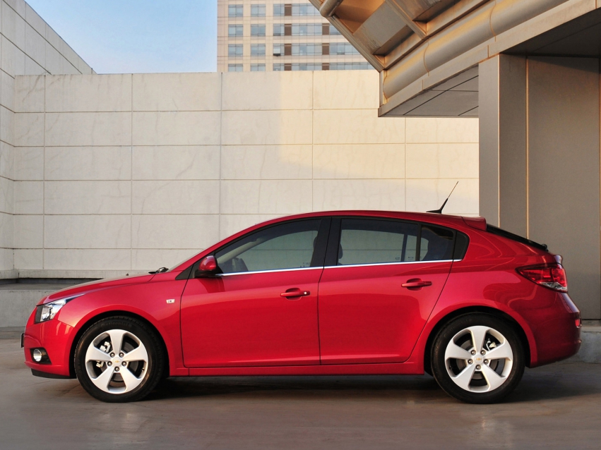 Авто обои Chevrolet Cruze Hatchback 2011