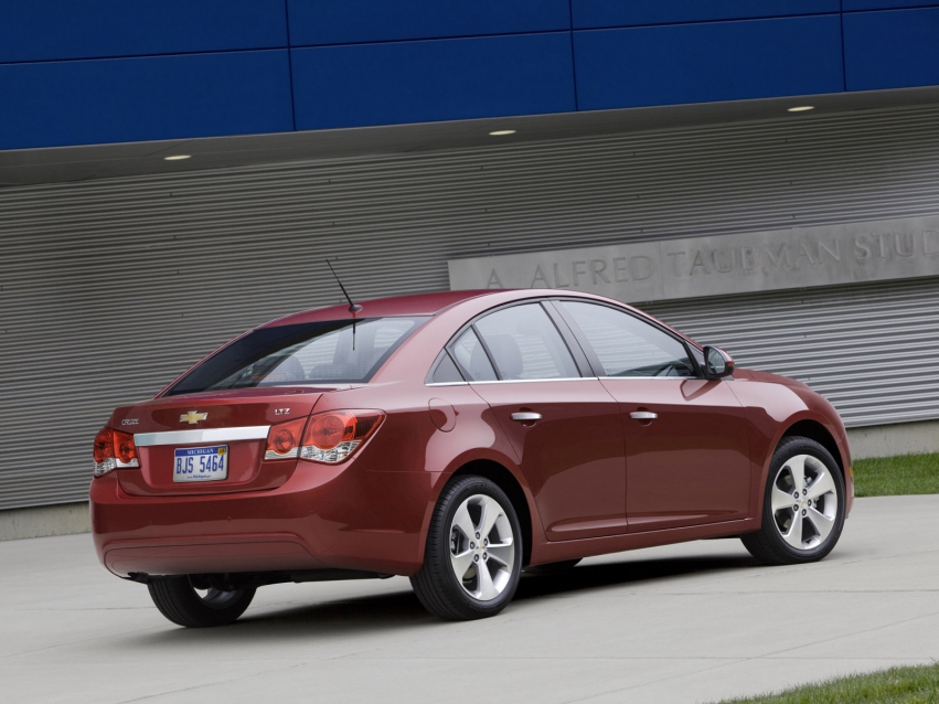 Авто обои Chevrolet Cruze Sedan 2010