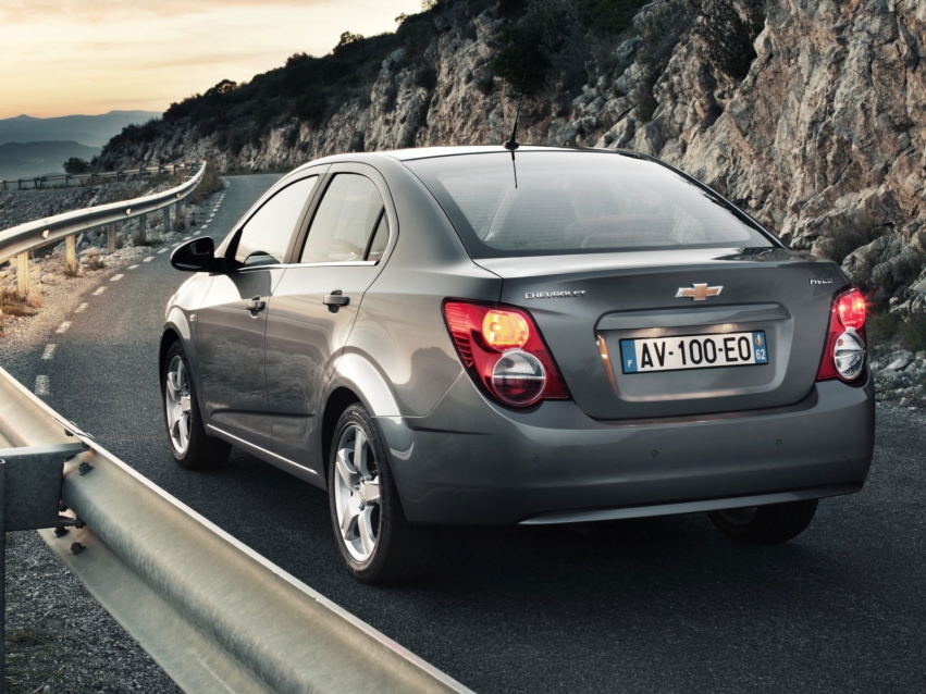 Авто обои Chevrolet Aveo Sedan 2011