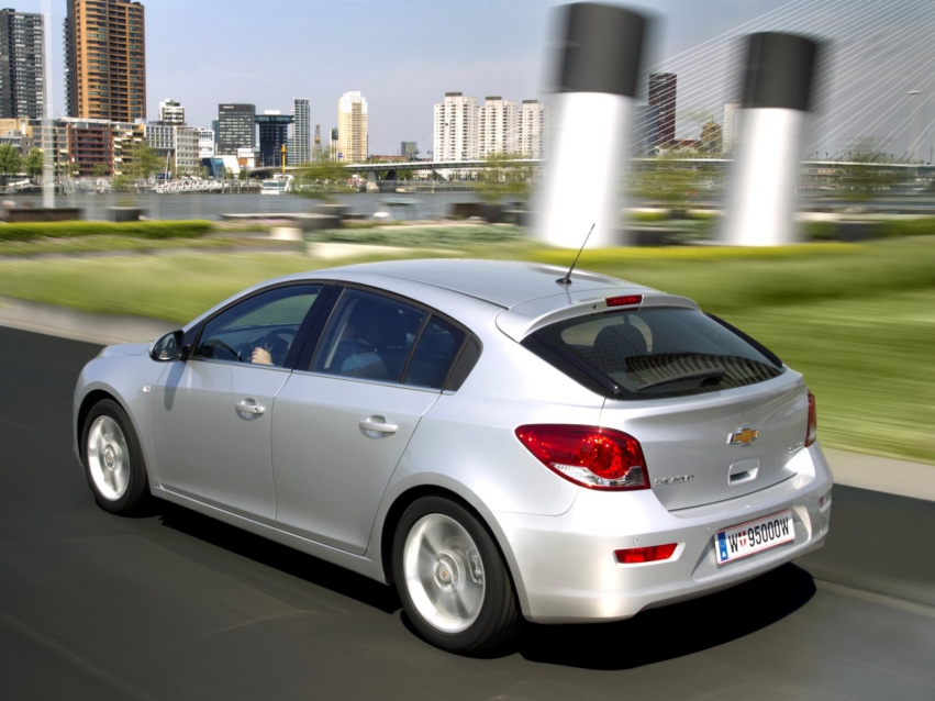 Авто обои Chevrolet Cruze Hatchback 2011