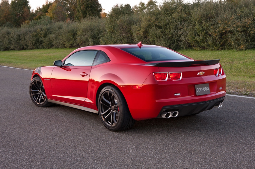 Авто обои Chevrolet Camaro 1le , Corvette 2012