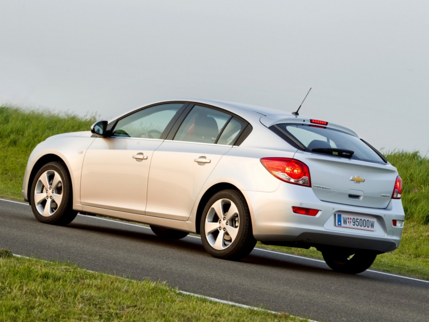 Авто обои Chevrolet Cruze Hatchback 2011