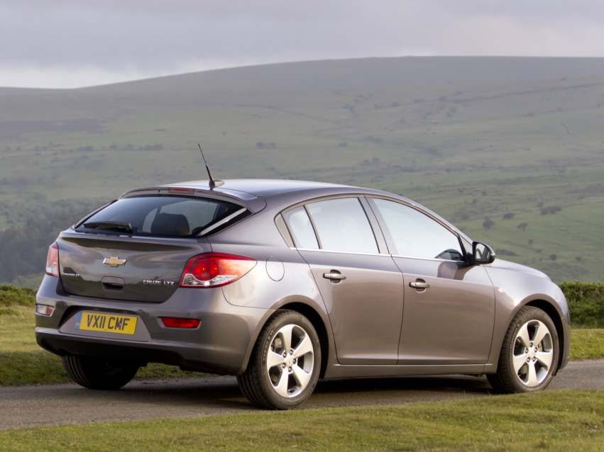 Авто обои Chevrolet Cruze Hatchback 2011